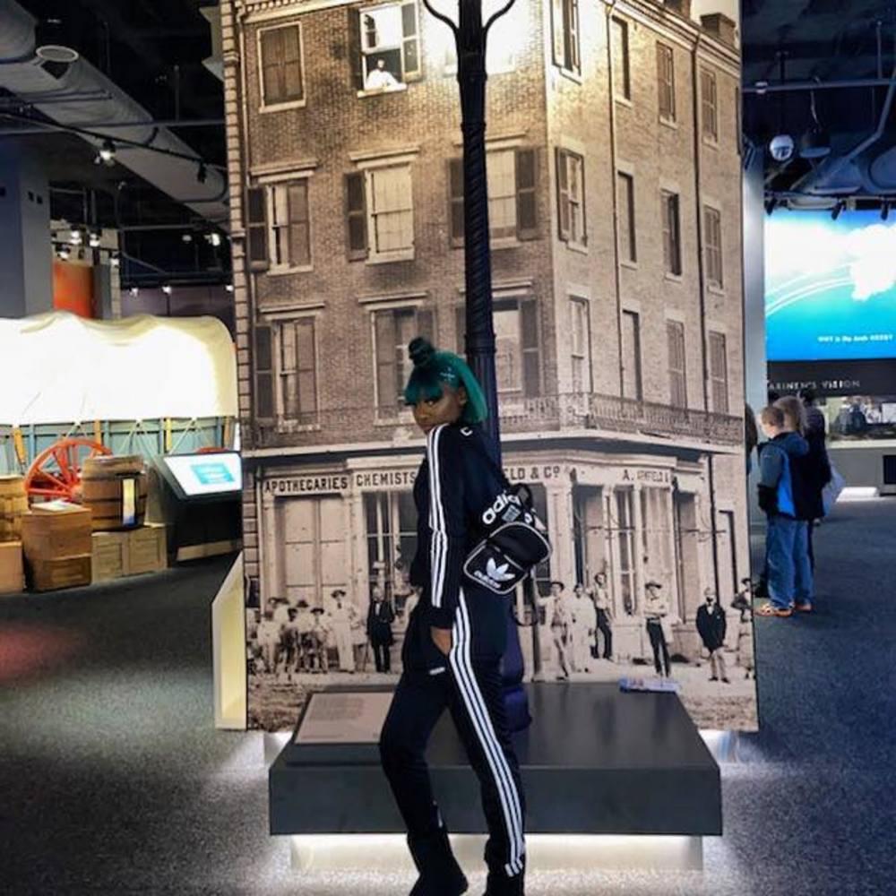 Meet your Posher, Kiona